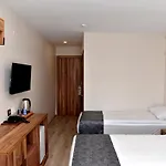 Zuemruet Hotel *